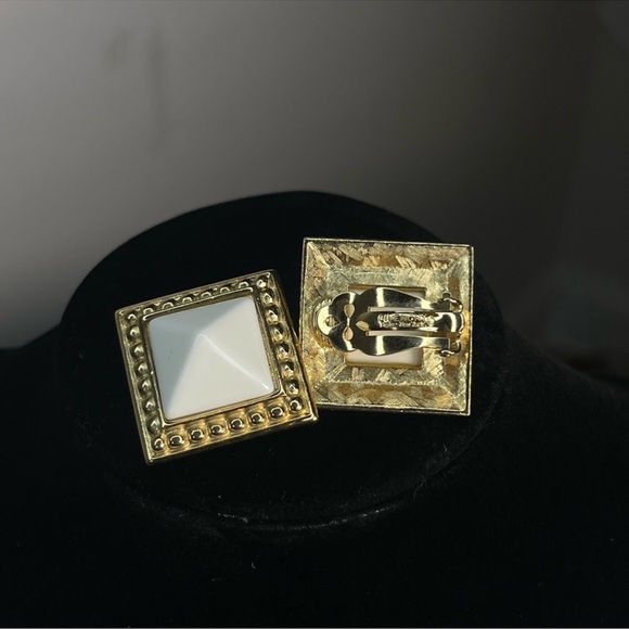 EUC Givency Square Gold-Tone Pearl Earrings - Picture 5 of 6